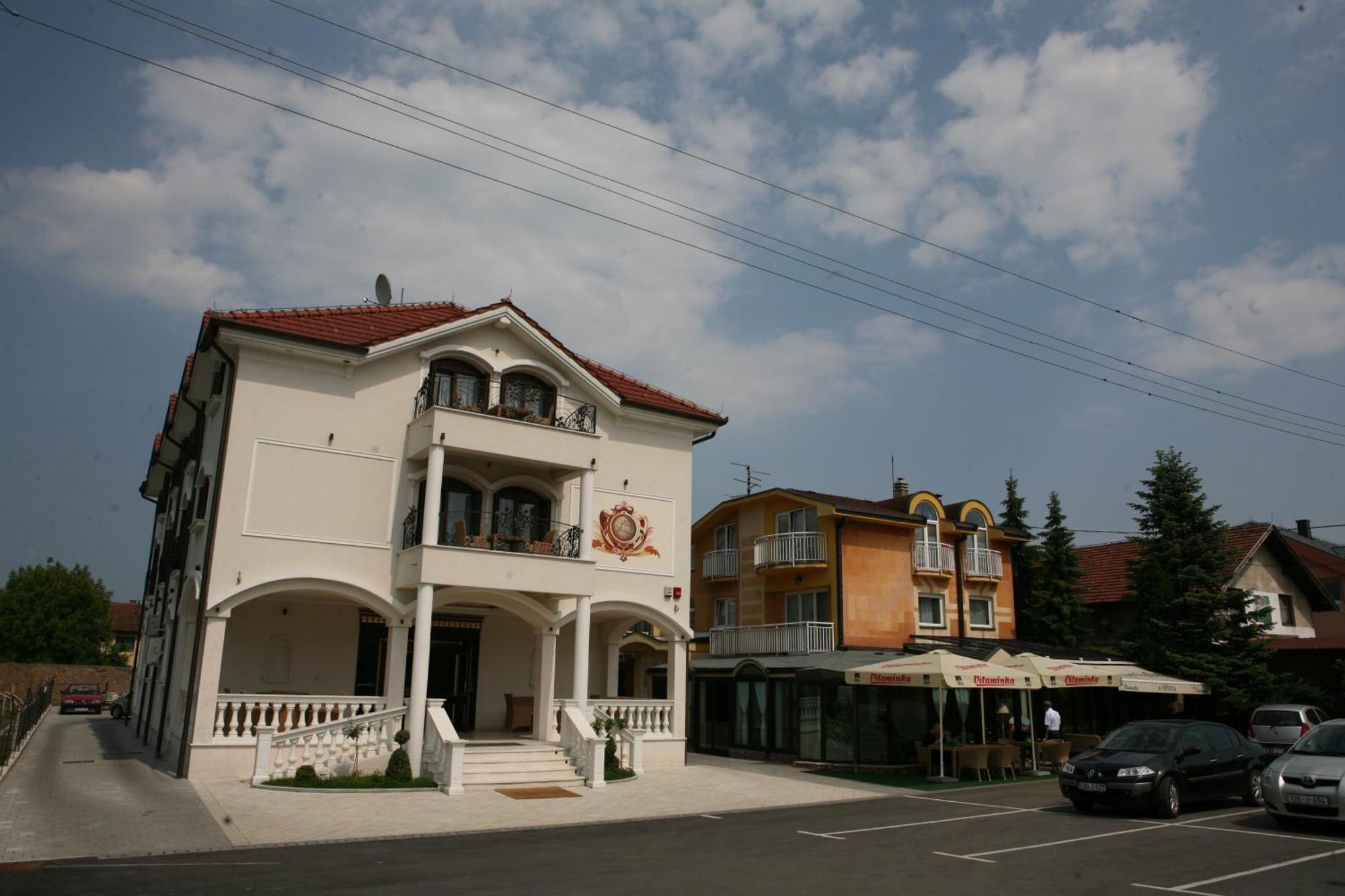 Hotel Villa Viktorija Баня Лука Екстериор снимка